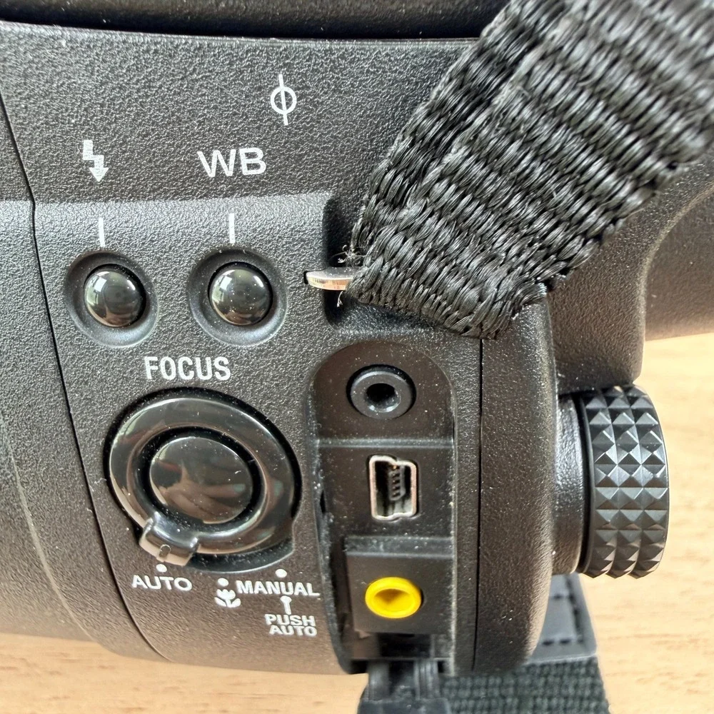 Sony Cyber-shot DSC-R1 10.3MP Bridge Camera w/ Carl Zeiss Vario-Sonnar 24-120mm